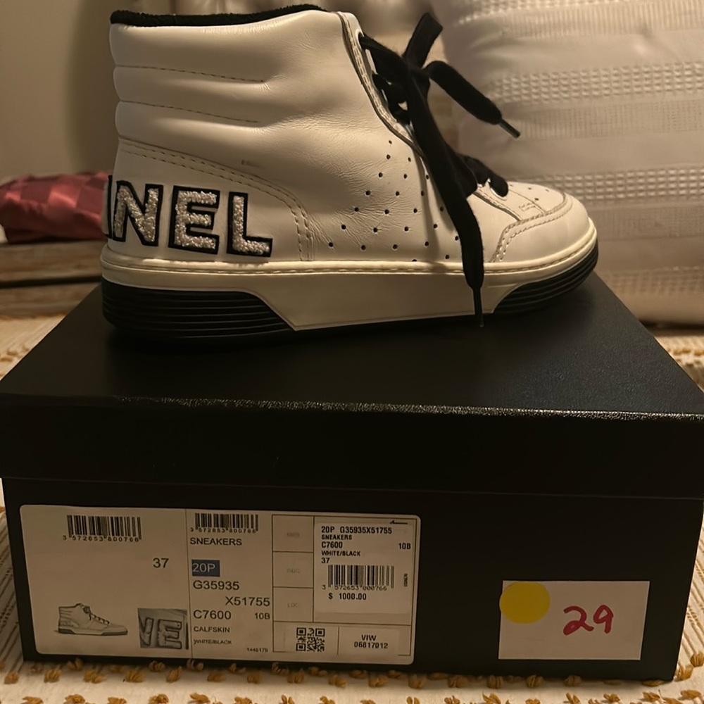 Woman shoes
